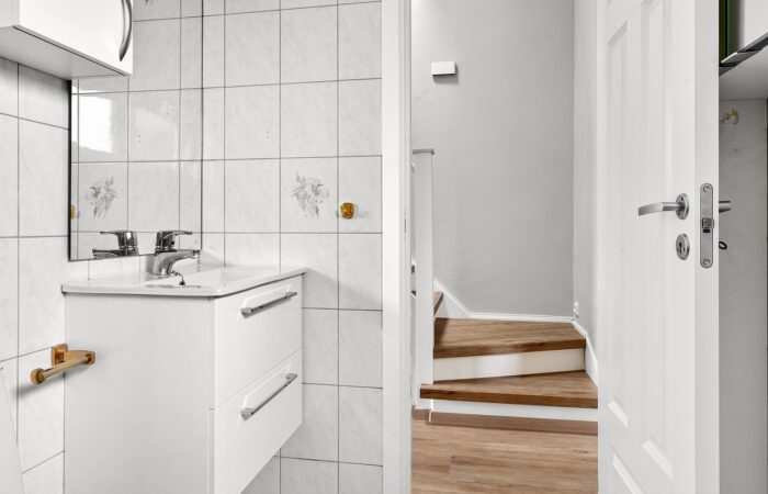 Top_5_des_astuces_pour_éliminer_la_moisissure_sur_vos_joints_de_carrelage